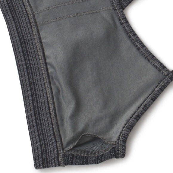 Lululemon Flow Y Bra IV - Picture 4 of 5